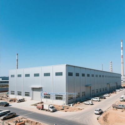 مبنى مستودع من الصلب مُصنع مسبقًا ومخصص مع ألواح عازلة وفولاذ خفيف